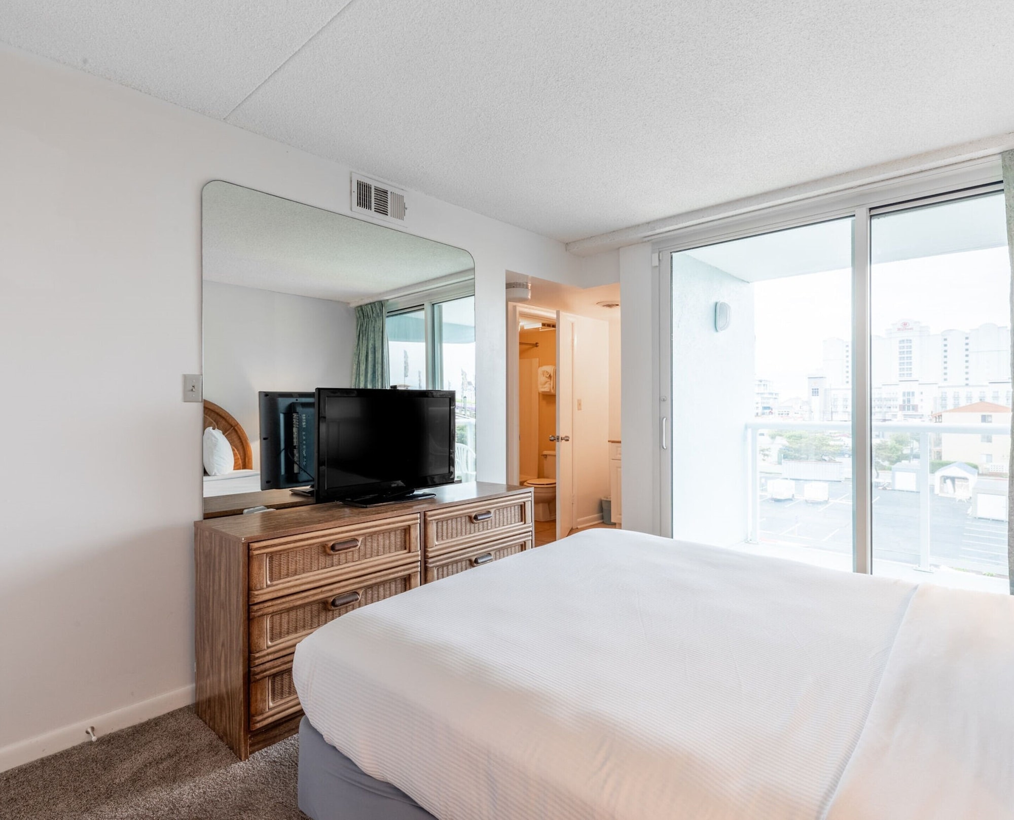 3 Bedrooms, Condo, Traditional, 2 Queen and Twin Beds, Bay View, Sofa 6/10