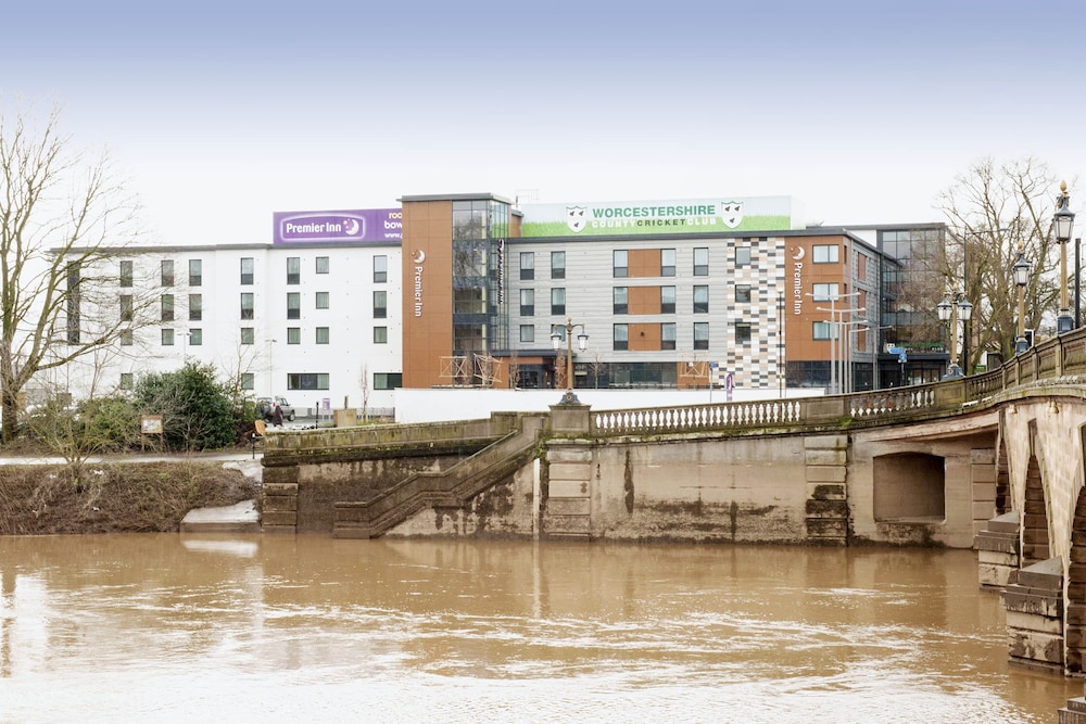 Premier Inn Worcester City Centre 52/58