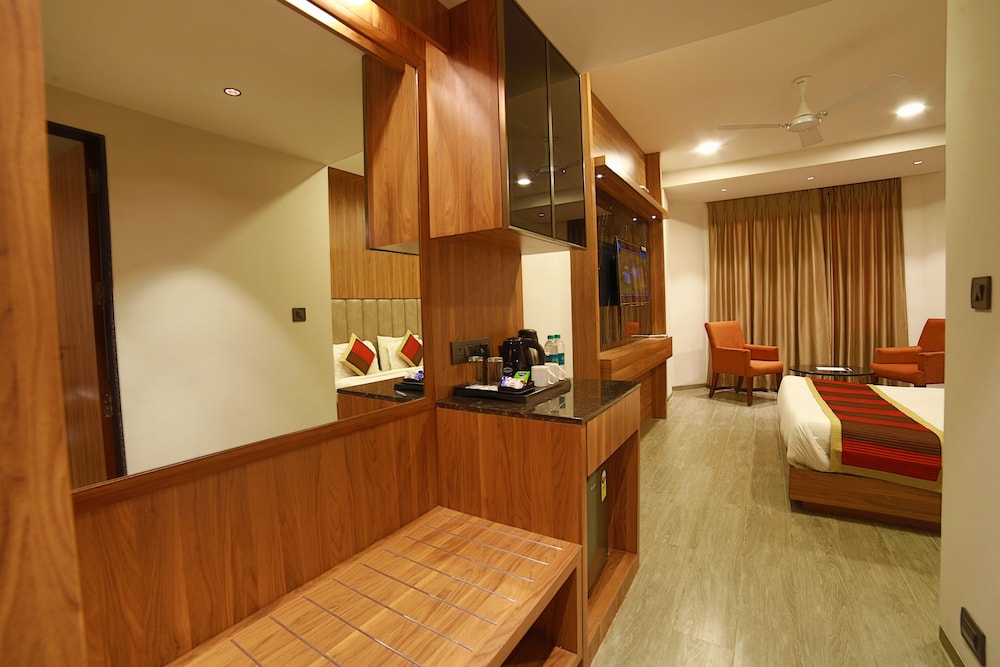 Hotel Rock Regency 35/55