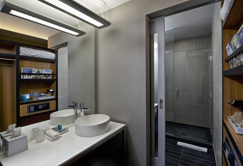 Aloft, 2 Queen Beds