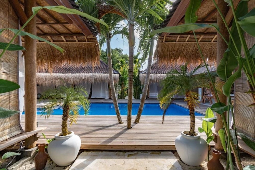 Castaway Resort 40/48