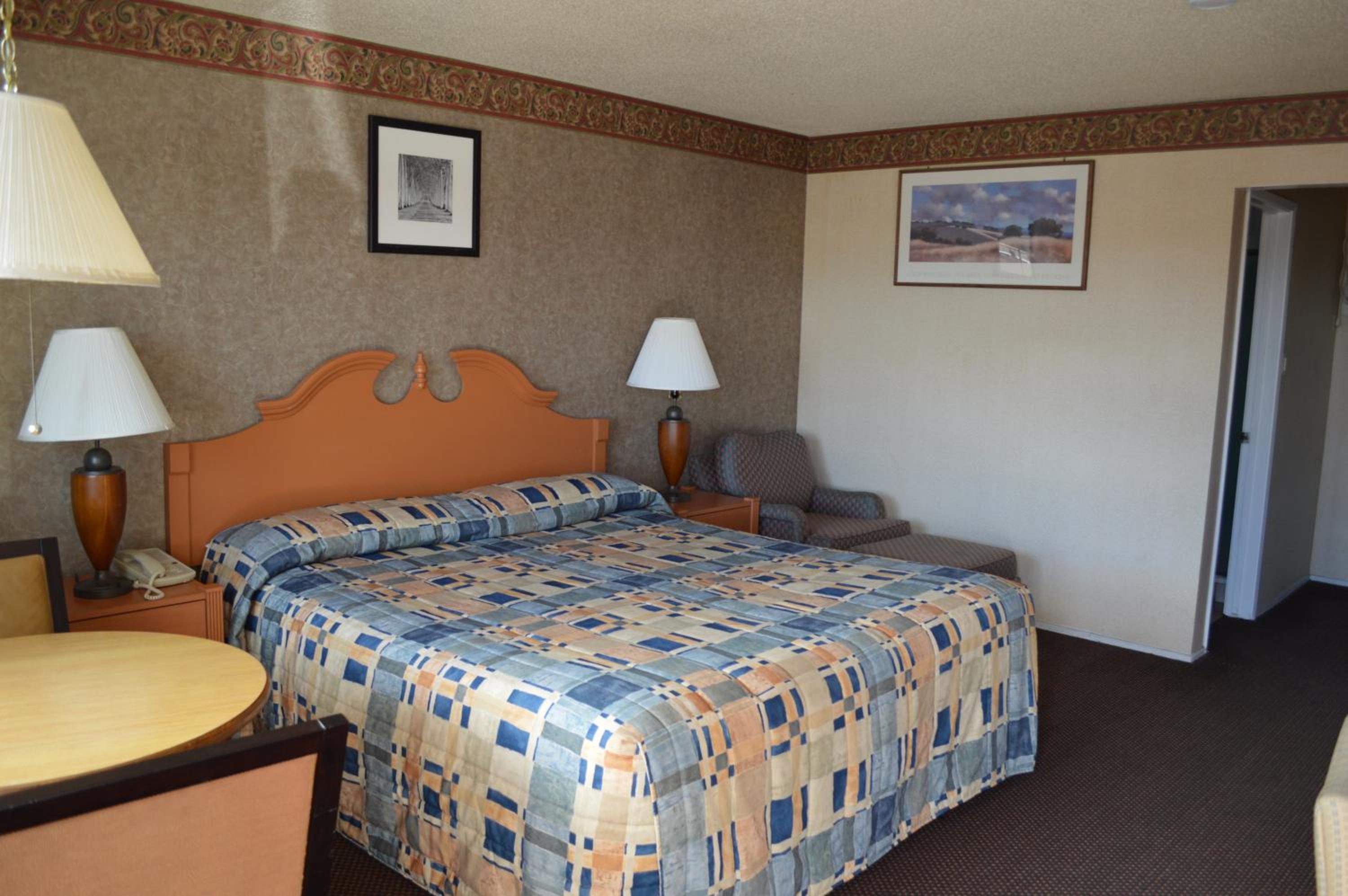 Gateway Inn Fairfield 11/23