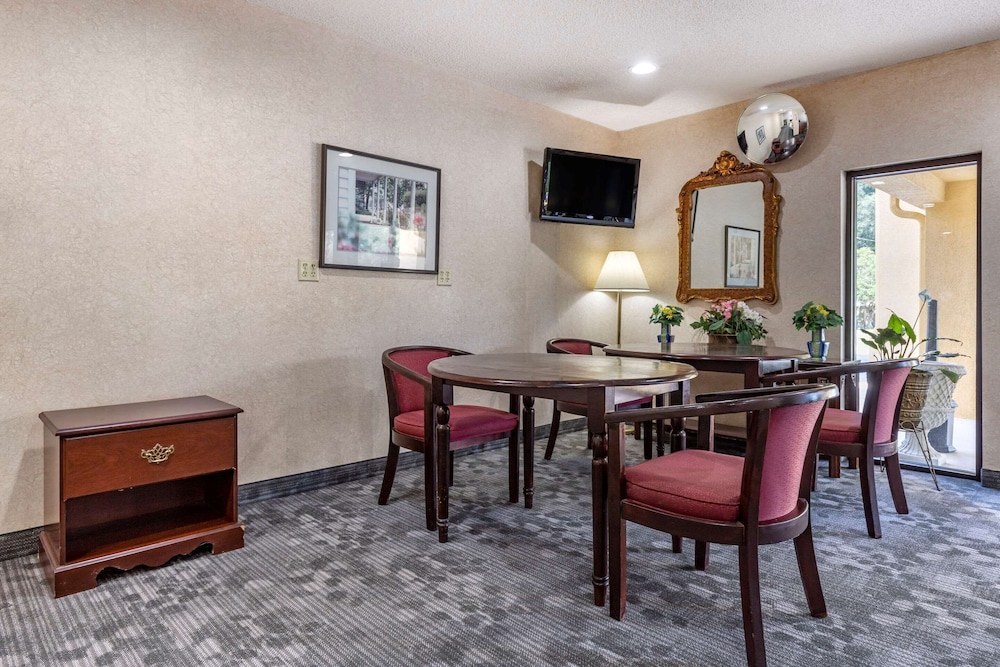 Econo Lodge Saint Stephen 29/37