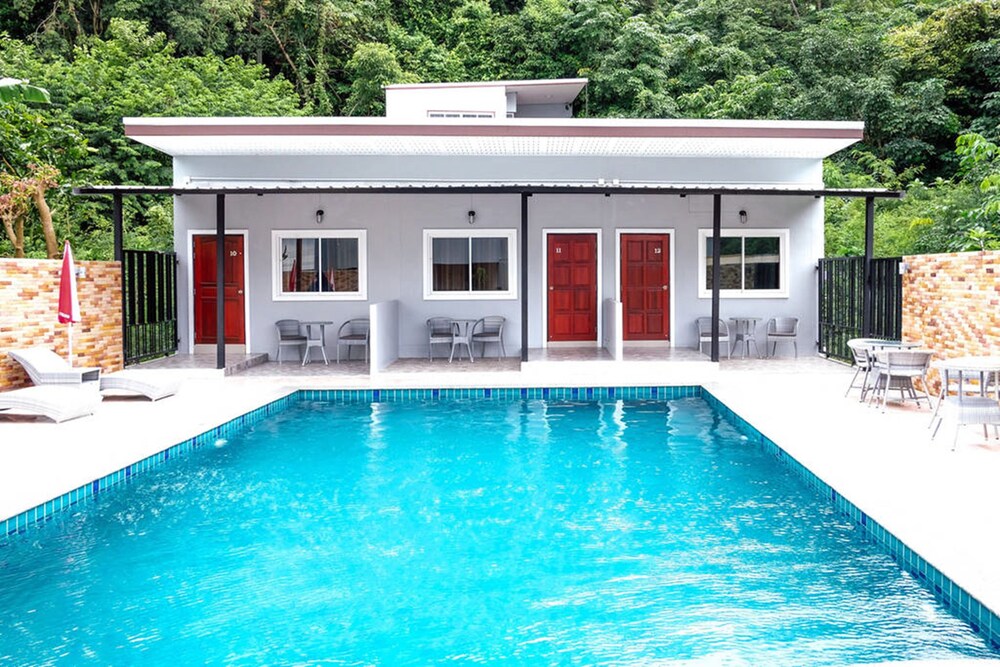 The Lake House Ko Yo 42/46