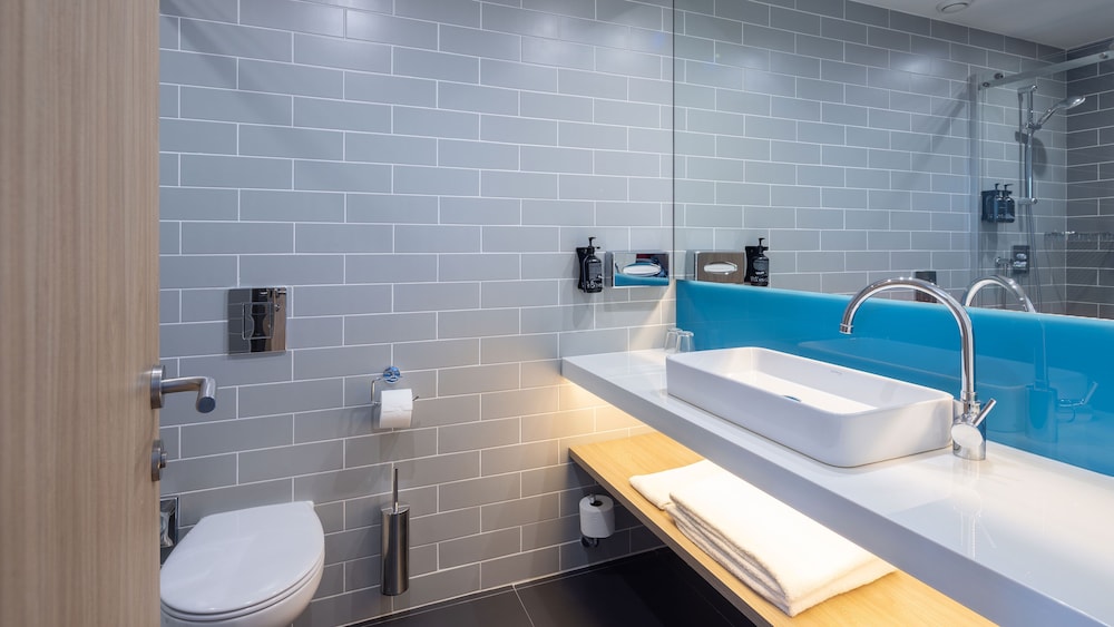 غرفة قياسية بسريرين منفصلين بشرفة، Holiday Inn Express Porto City Centre 3/4