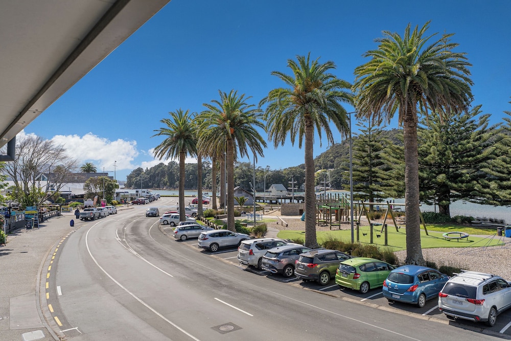 Esplanade Apartments 42/49