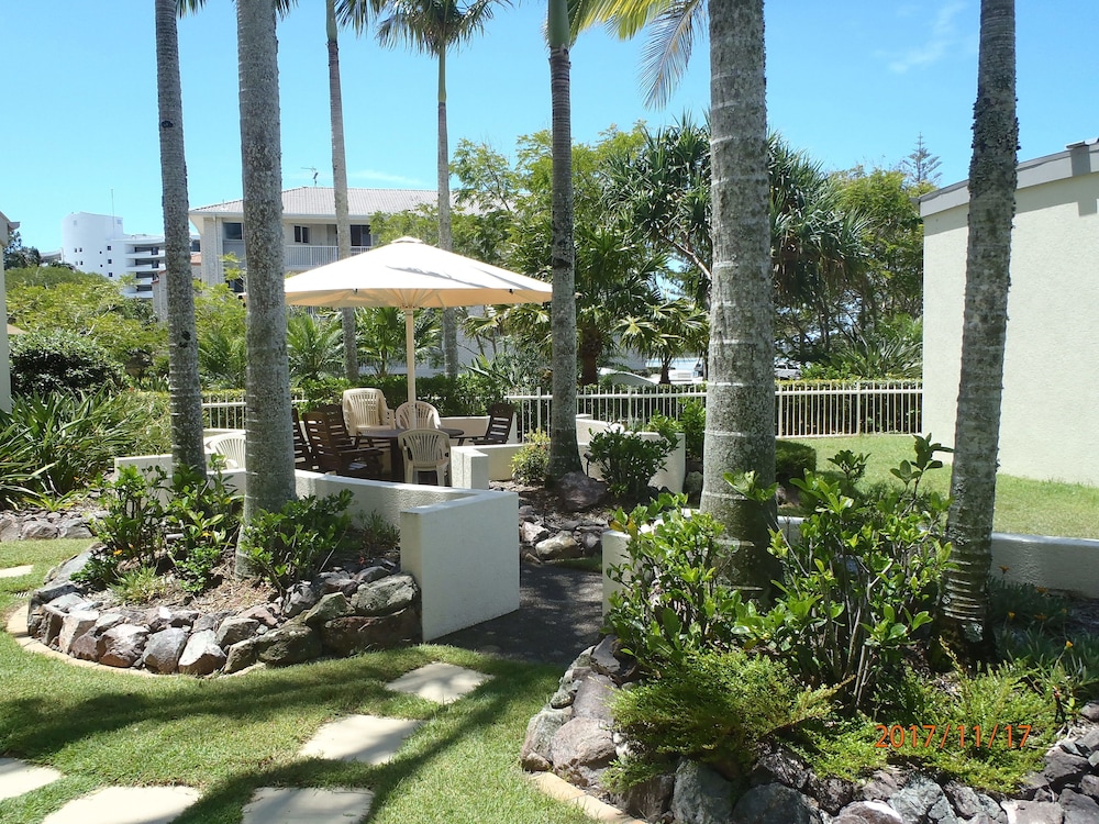 MOORINGS BEACH RESORT 67/77