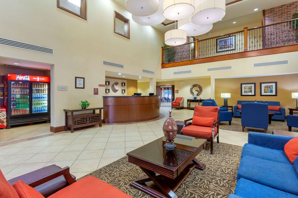 Comfort Suites West of The Ashley 33/46