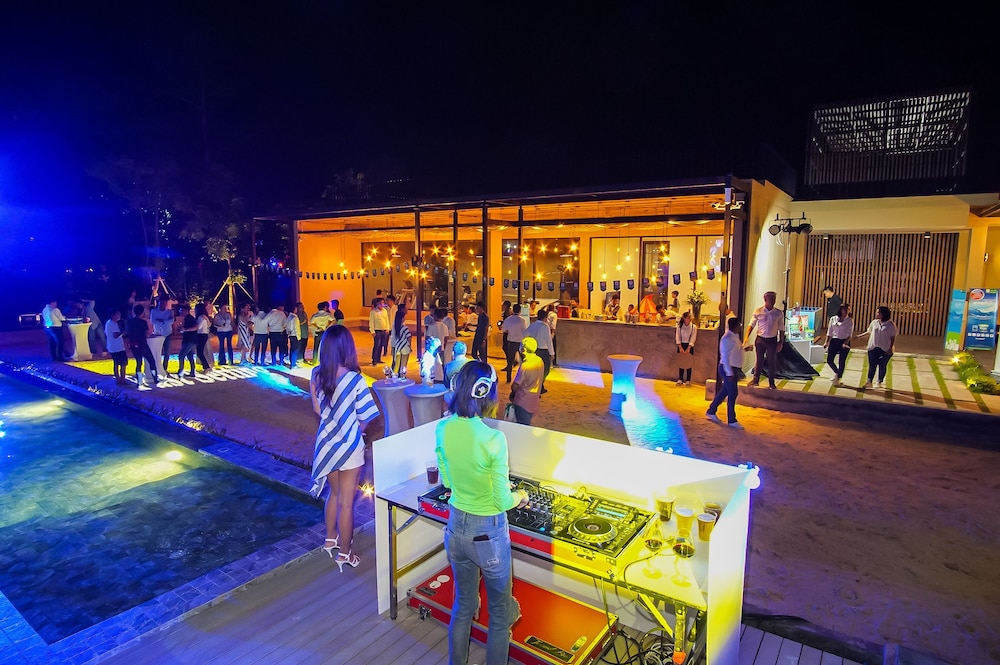 The Gallery Hotel Naiharn 44/50