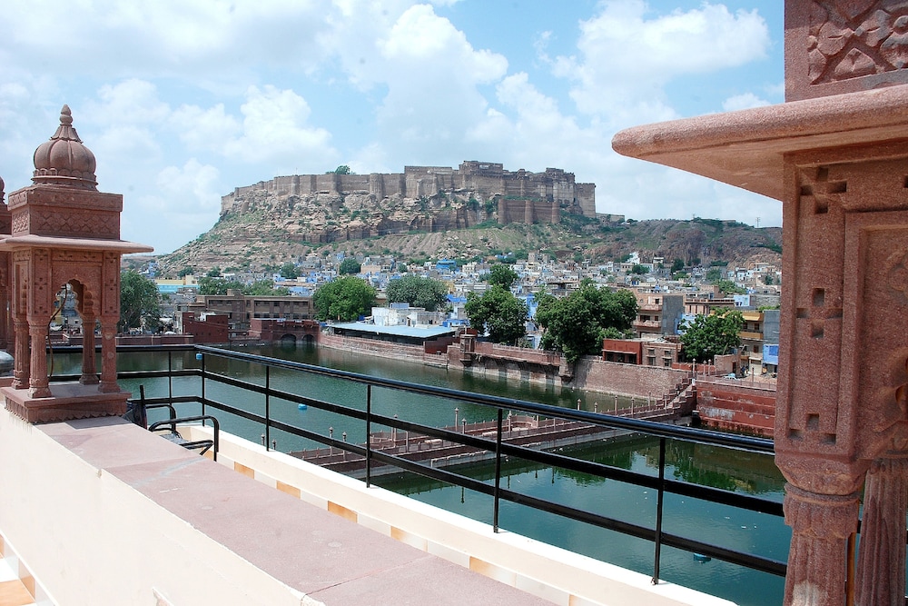JEE RI HAVELI 4/50