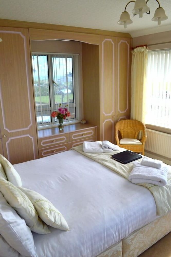 Watersedge Guest House 7/43