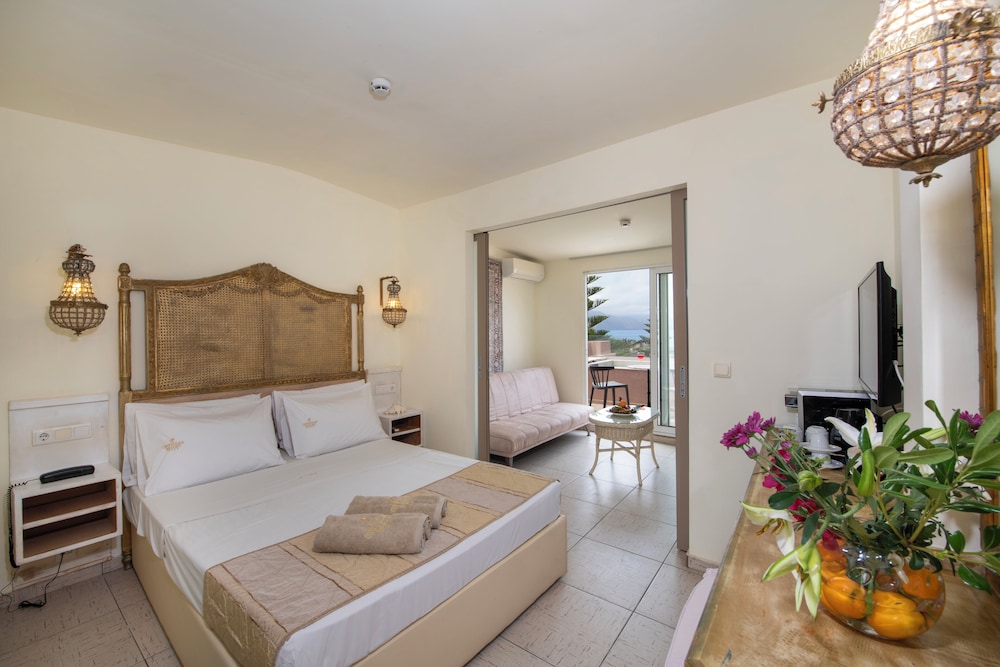 جناح جونيور بسرير مزدوج مع أريكة بمسبح خاص، Orpheas Resort - Adults Only 2/5
