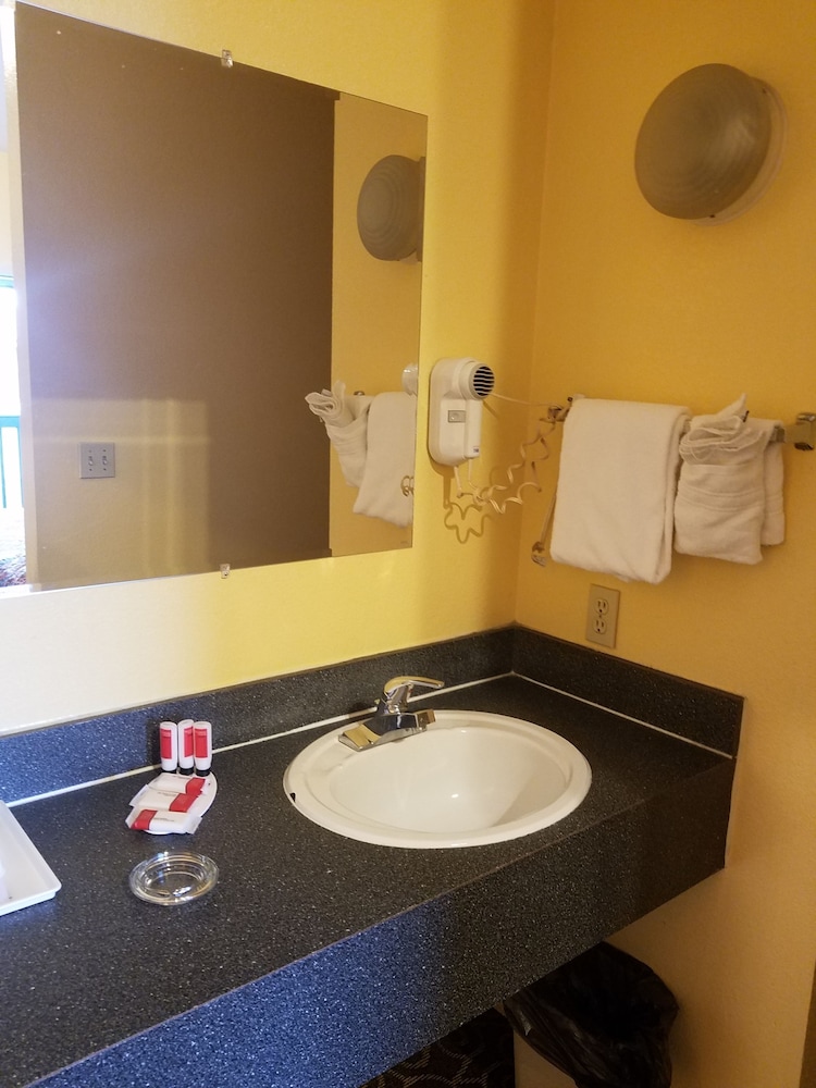 Travelodge by Wyndham Wenatchee 21/32