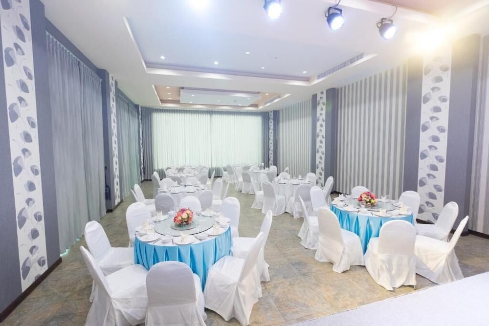 Hansanan Hotel 39/41