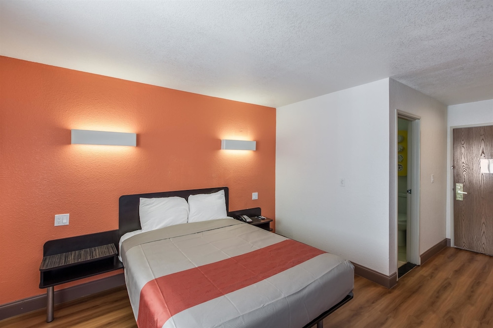 Motel6 Dallas, TX - South 10/43