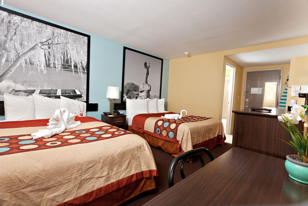 Super 8 by Wyndham Wichita Airport 25/47
