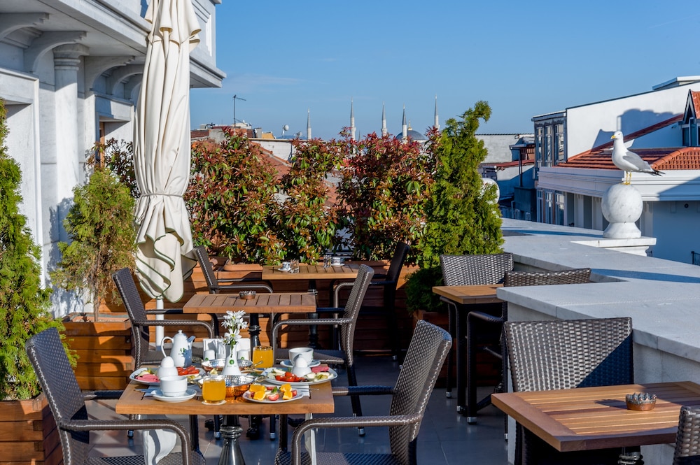 Bizim Hotel 4/64