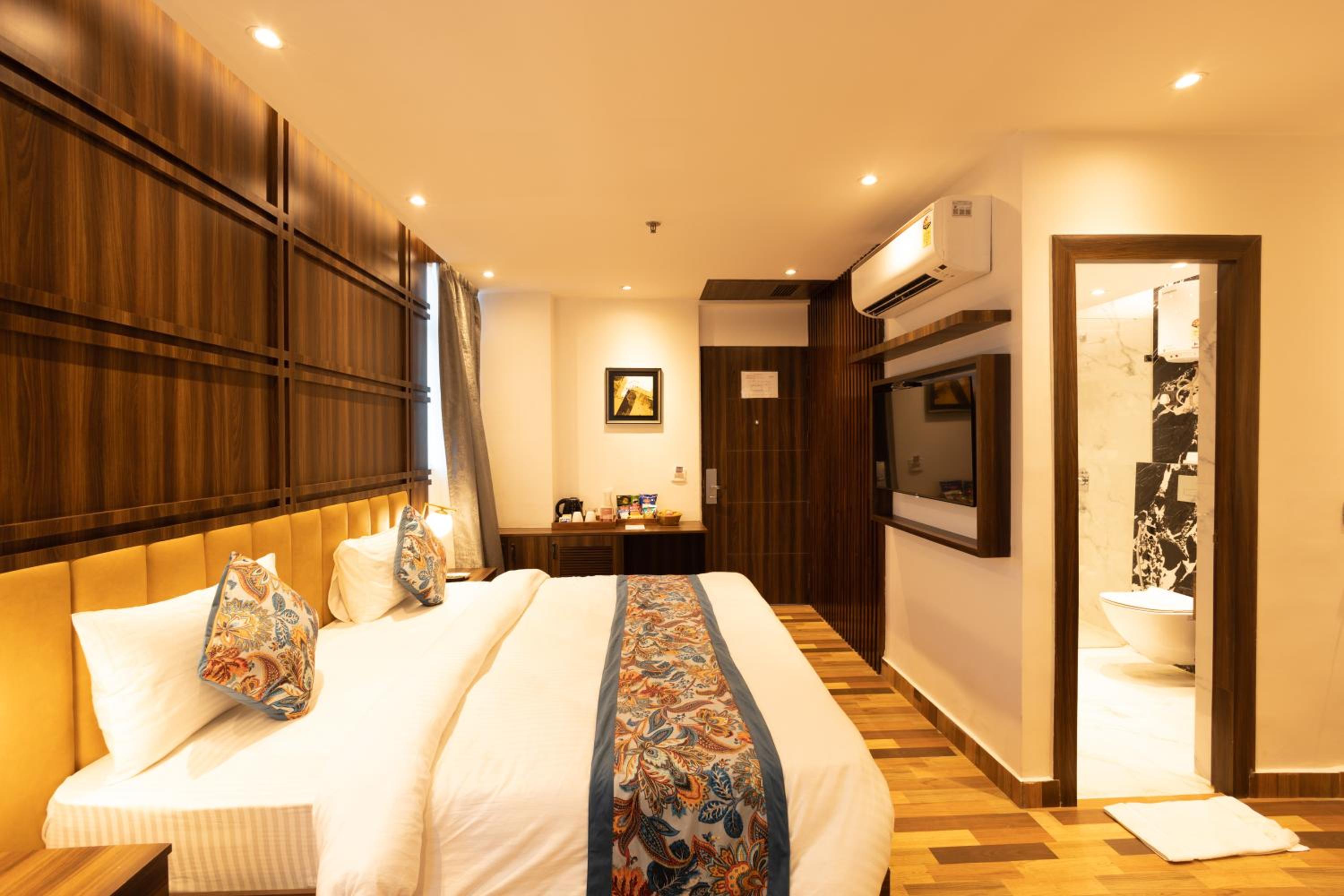 OYO Rooms Noida Sector 62 14/73