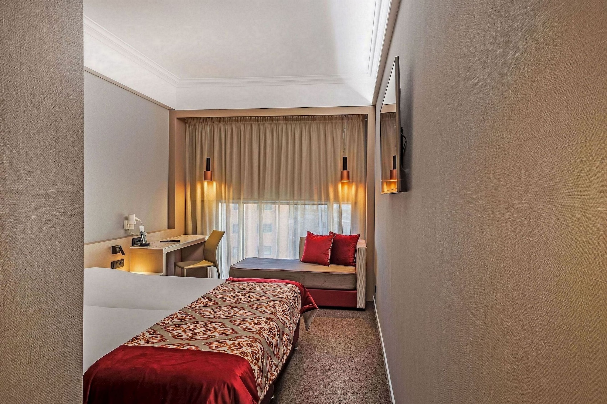 SUPERIOR, DOUBLE OR TWIN BED