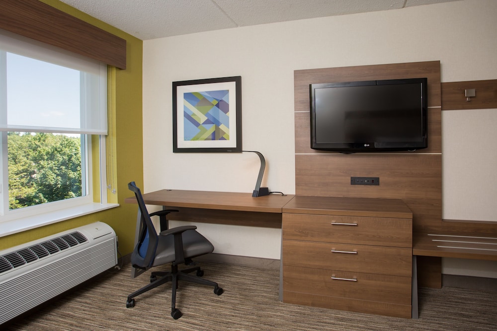 HOLIDAY INN EXPRESS CHELMSFORD 58/65