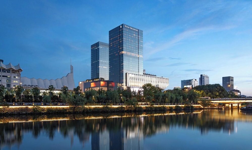 Four Seasons Hotel Hangzhou at Hangzhou Centre 48/55