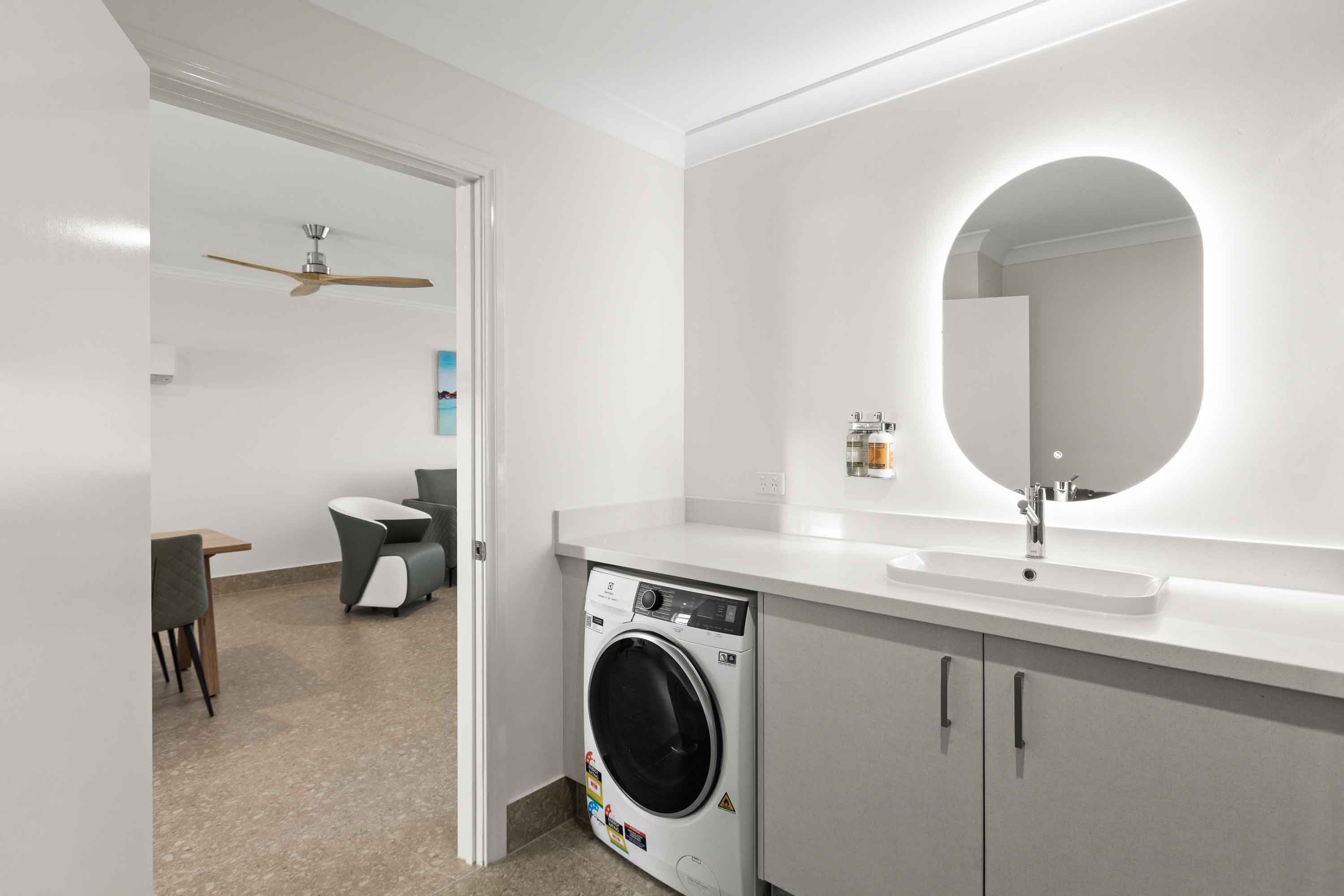 2 Bedrooms, Bay View، Moonlight Bay Suites 2/2