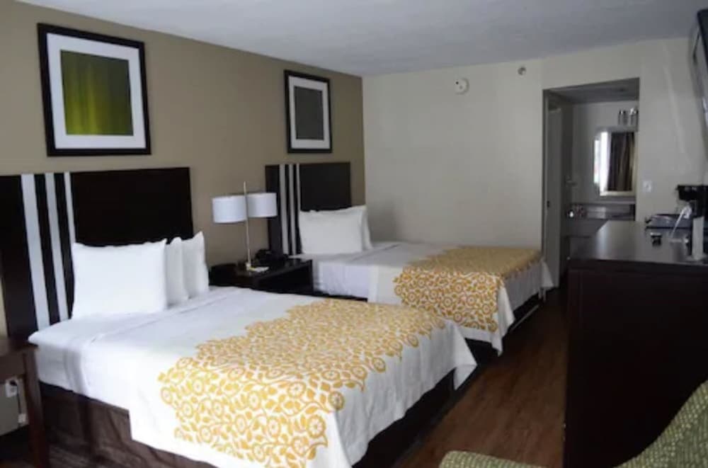 Days Inn by Wyndham Harrisburg North 13/32
