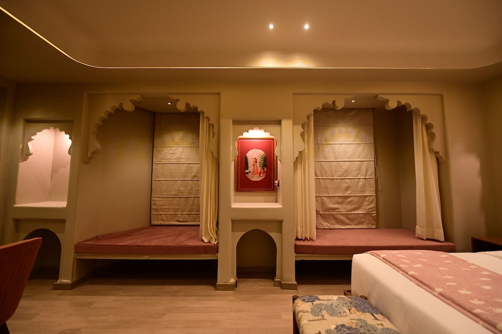 HOTEL POONAM HAVELI 24/50