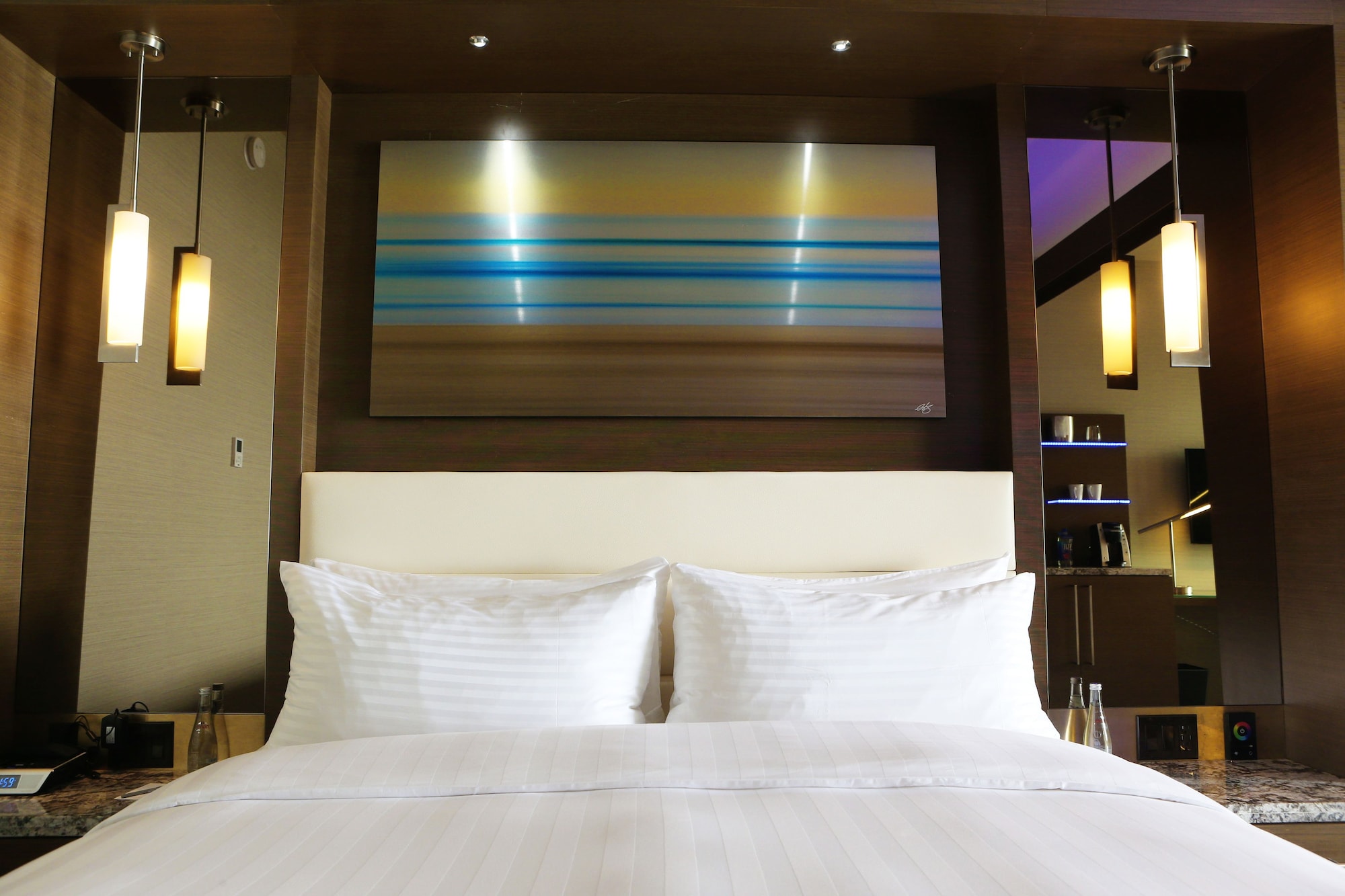 Deluxe, 2 Queen Beds, Partial Marina View