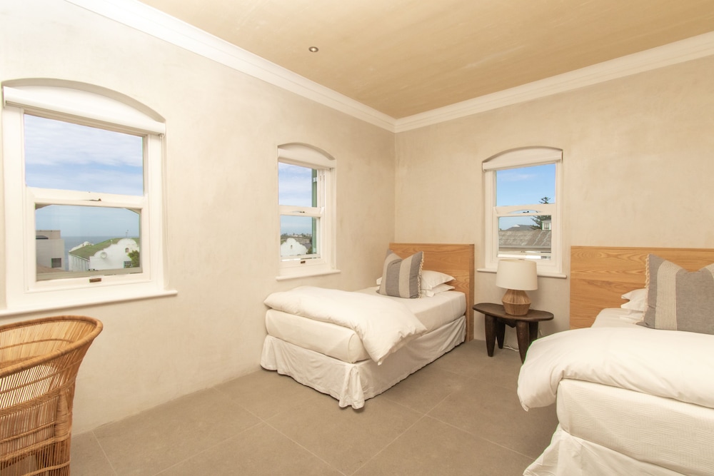 Auberge Burgundy Guest House Hermanus 17/43