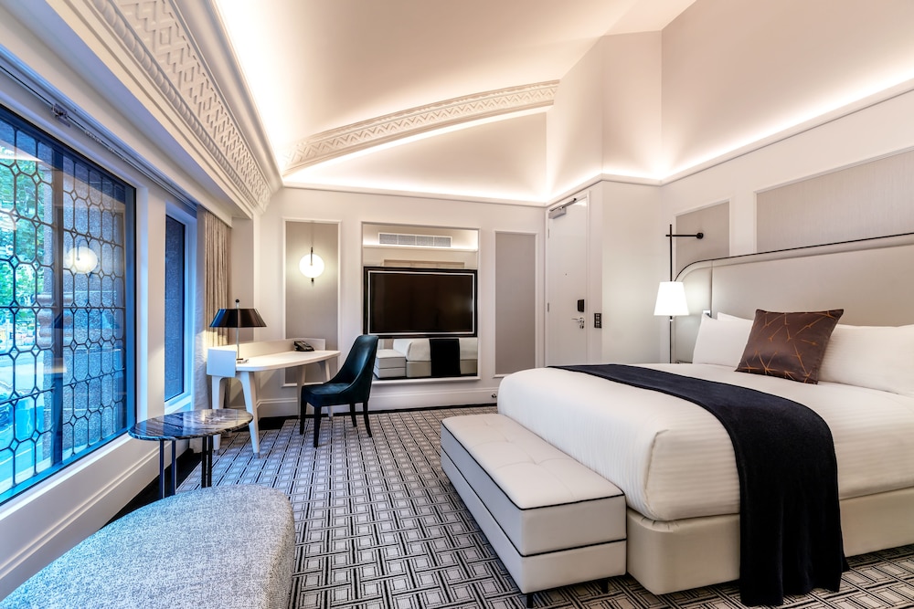 Royce Hotel 23/60