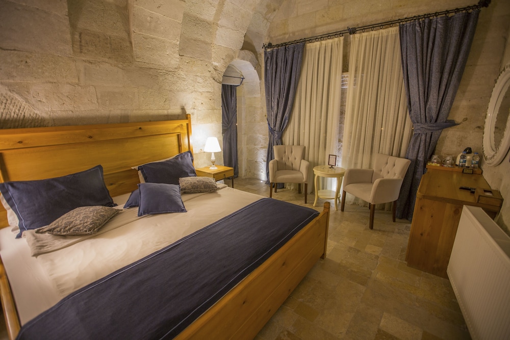 Azure Cave Suites 3/50