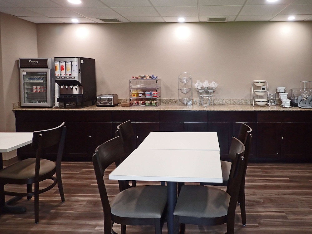 Sleep Inn & Suites California MD 14/22