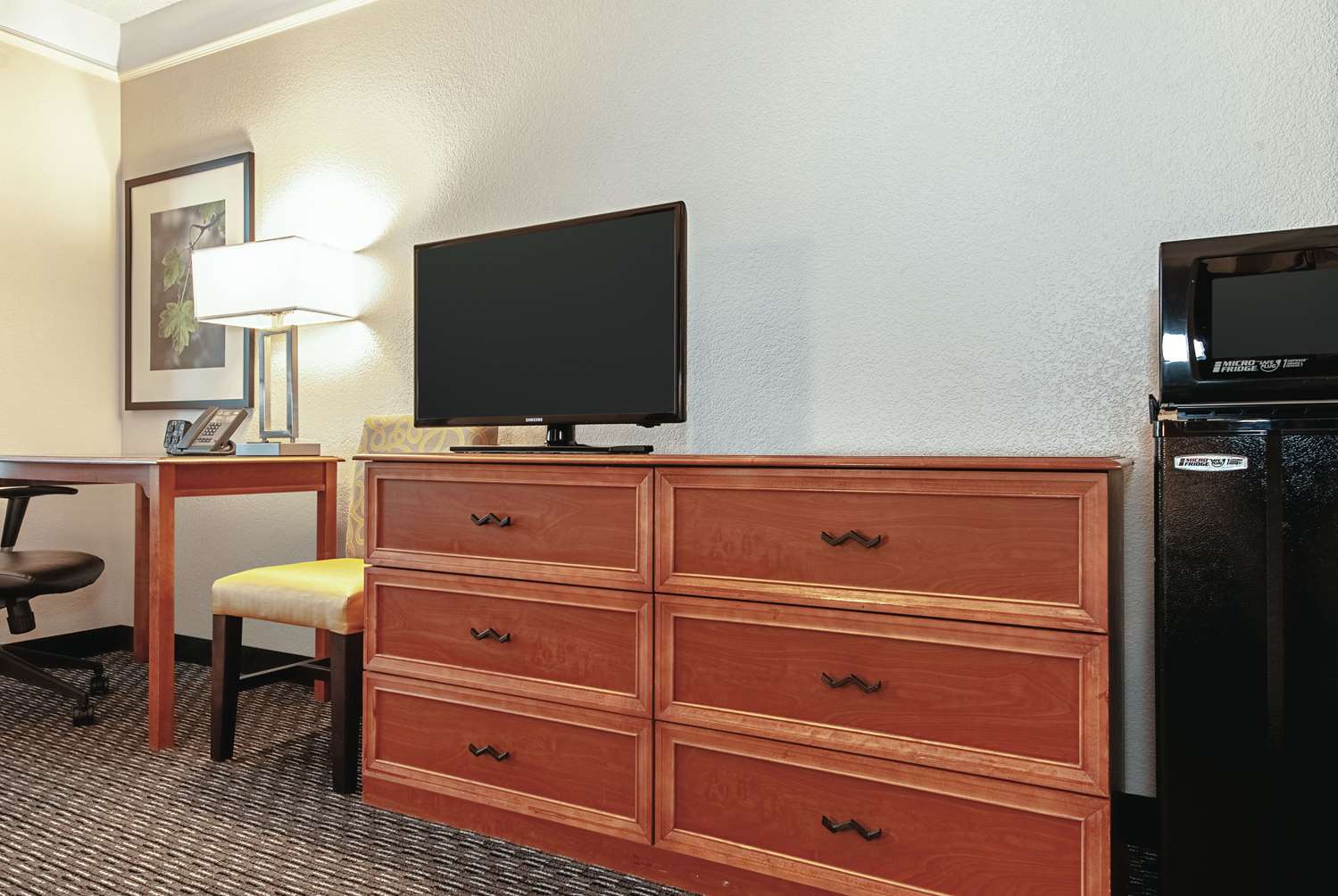 La Quinta Inn & Suites by Wyndham Ontario Airport 50/58