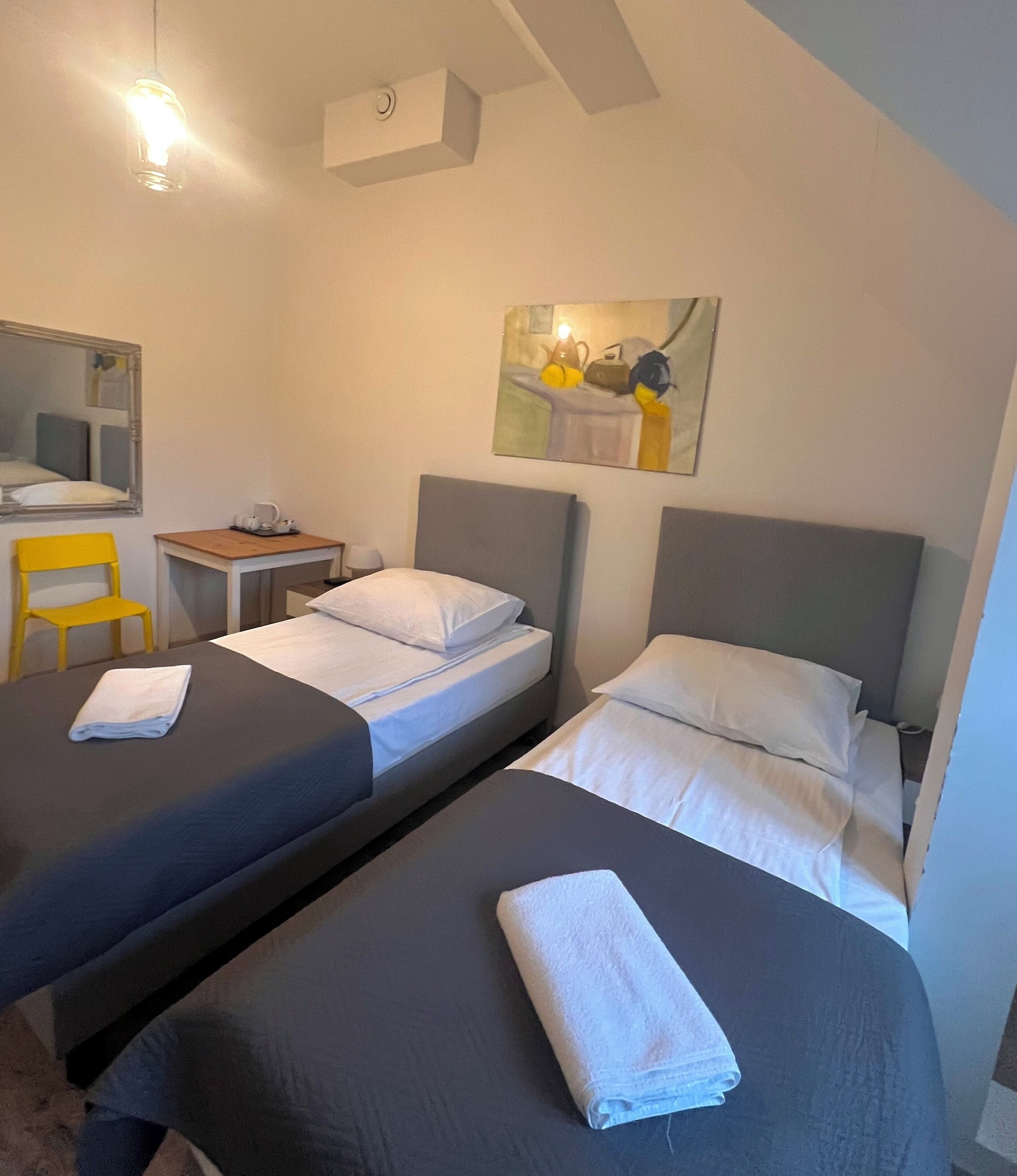 ROOM, TWIN BEDS, SHARED BATHROOM
