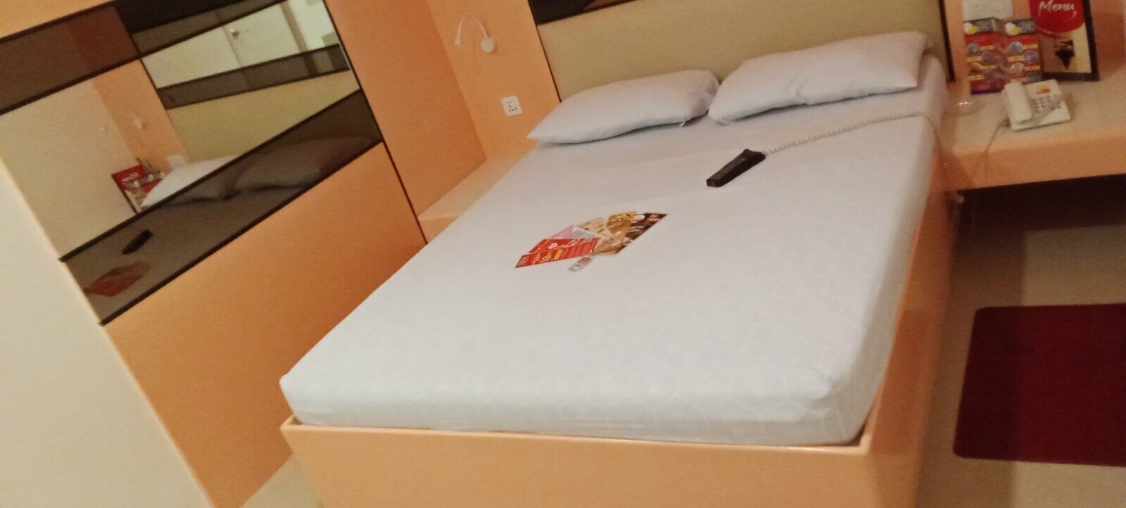 DELUXE, QUEEN BED