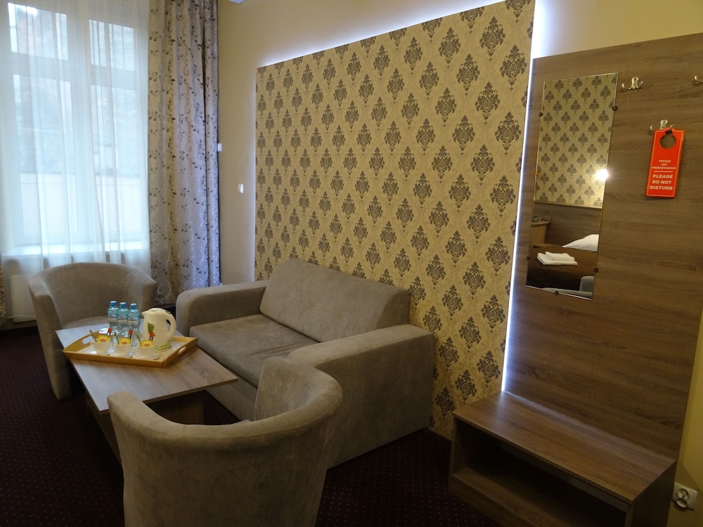 Maksymilian Hotel 42/70