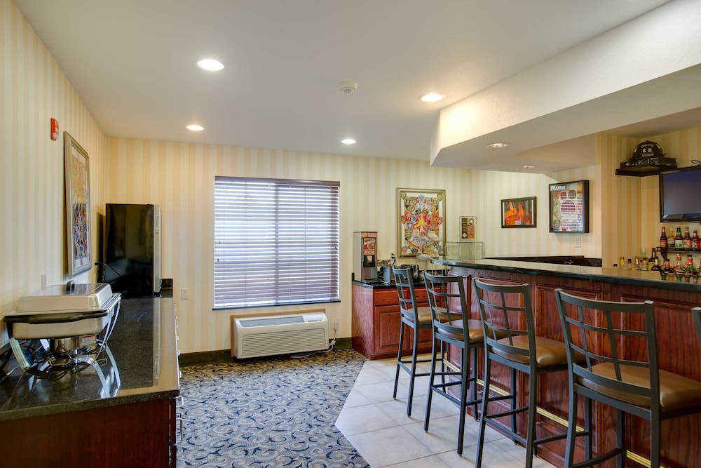 Cobblestone Inn & Suites - Clintonville 35/50