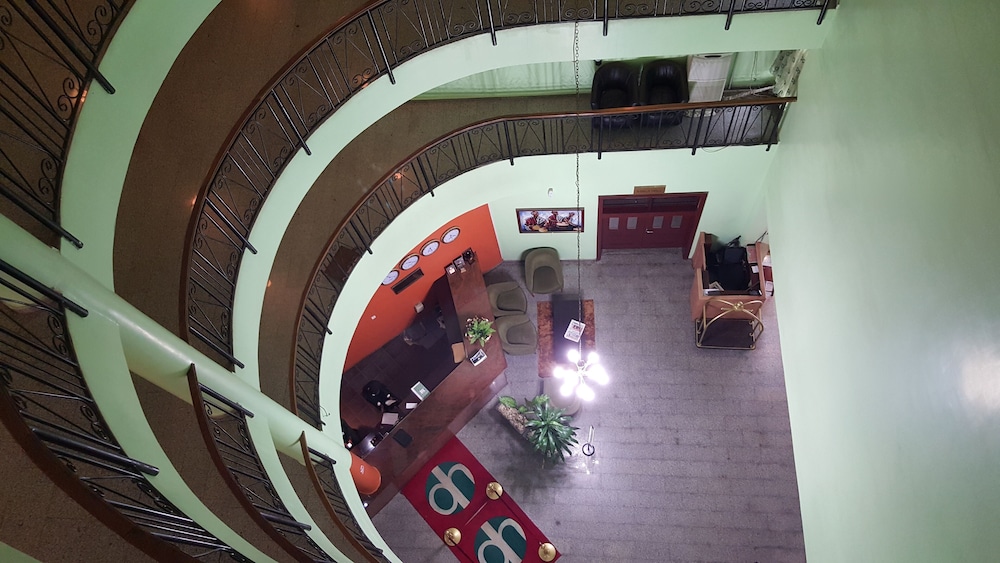 Denis Hotel 30/64