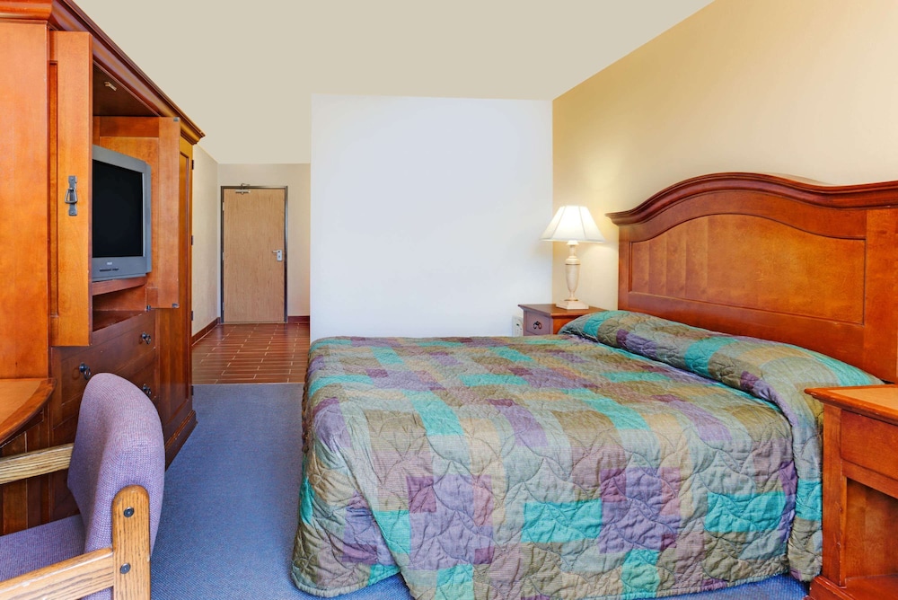 Super 8 By Wyndham Klamath Falls 11/28
