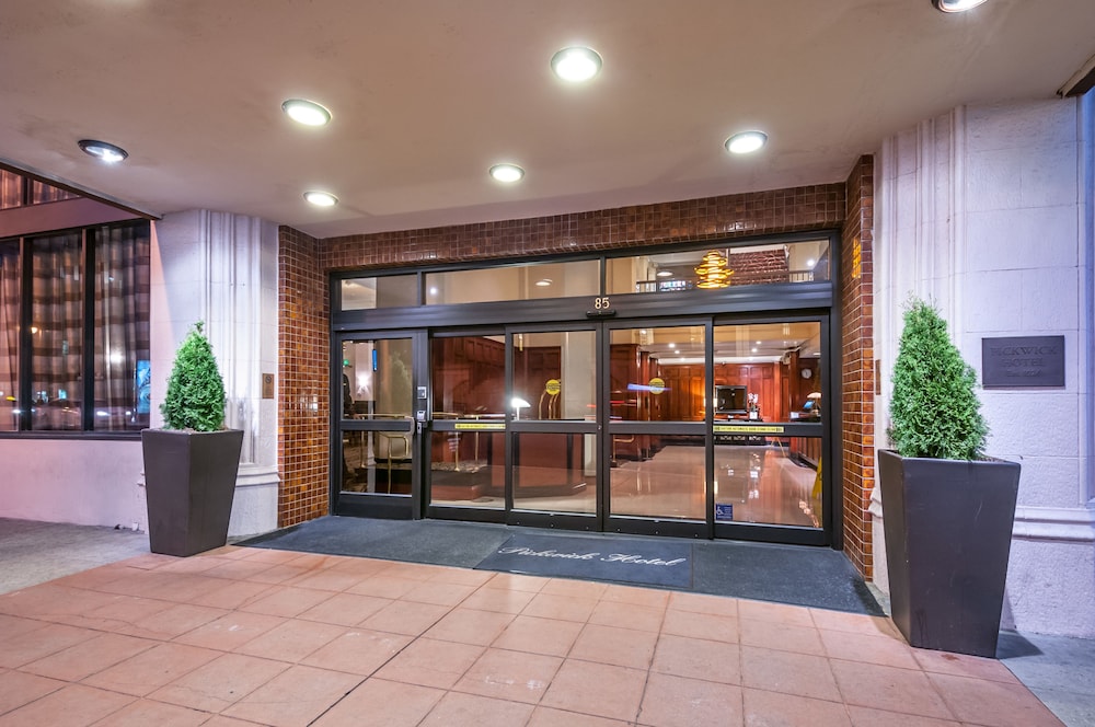The Pickwick Hotel 17/62