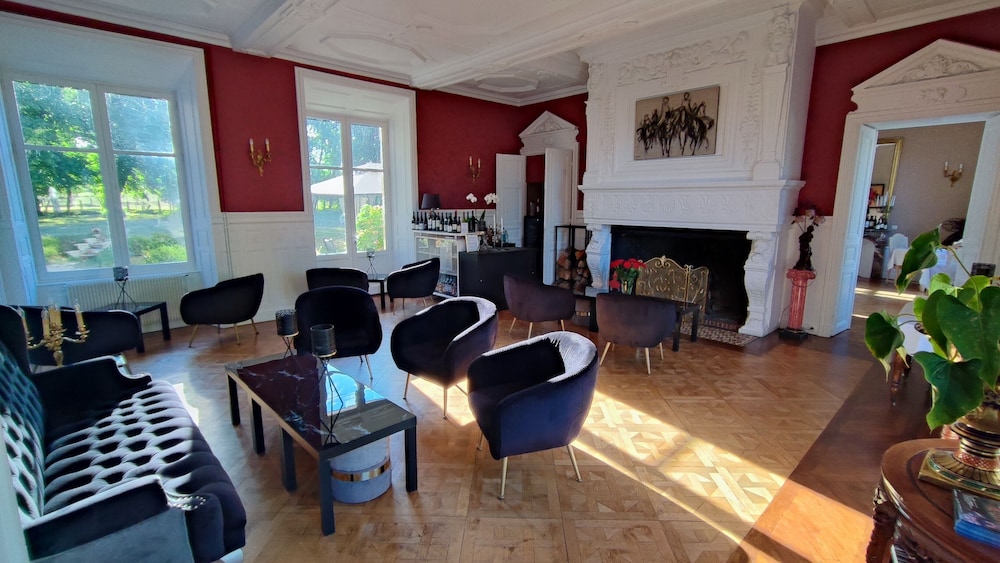 Chateau De Bellefontaine 28/50