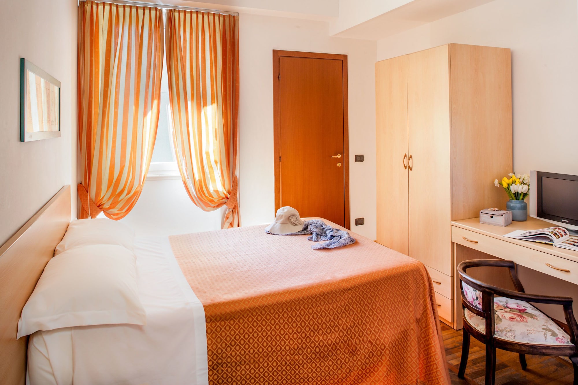 ROOM, QUADRUPLE, DOUBLE BED, SOFA