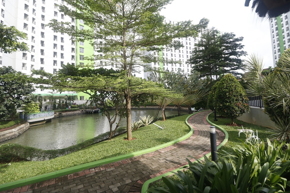 RedDoorz Apartment @ Green Lake View Ciputat 15/18
