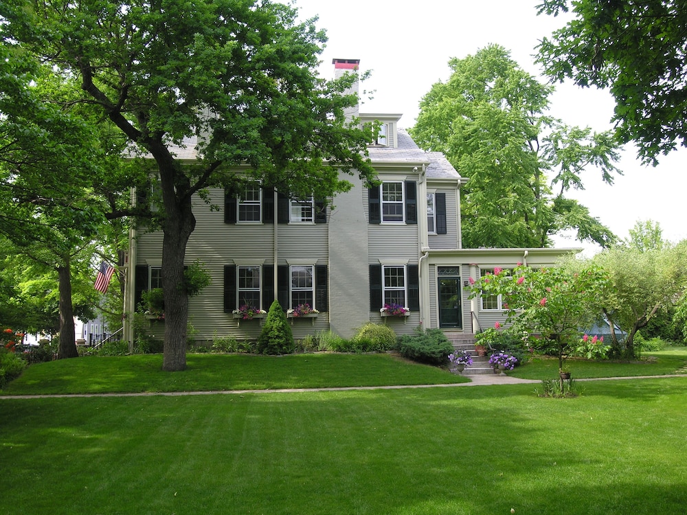 Delano Homestead Bed & Breakfast 59/64