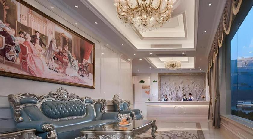 Vienna Hotel (Shenzhen Qinghu Metro Station) 11/54
