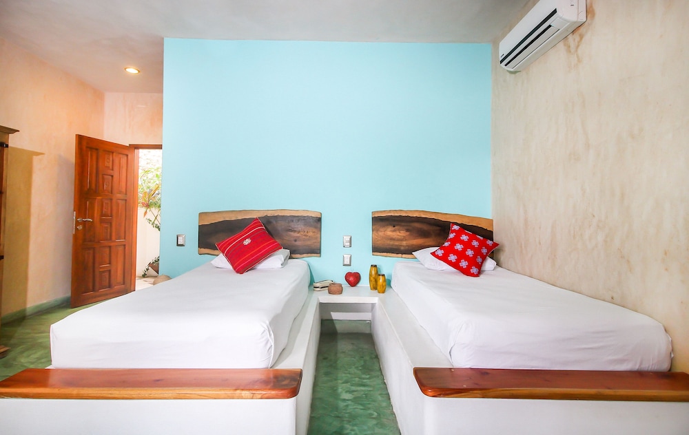 ROOM, TWIN BEDS, PRIVATE BATHROOM, BALCONY