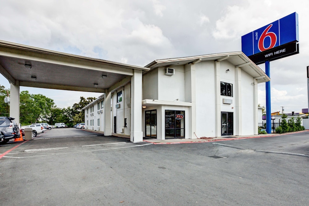 Motel6 Dallas, TX - South 33/43