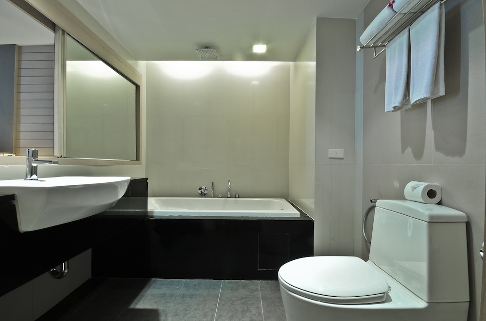 The Ashlee Heights Patong Hotel and Suites 59/62