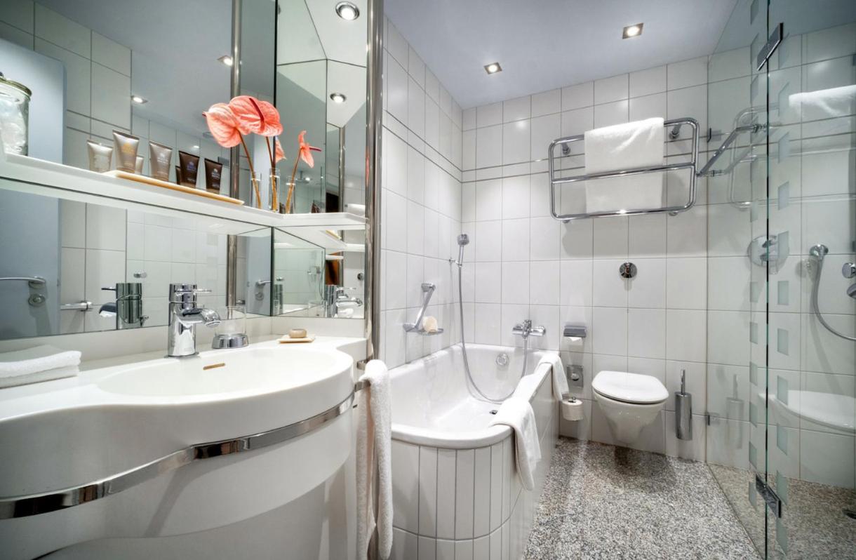 Deluxe, Single, North View
